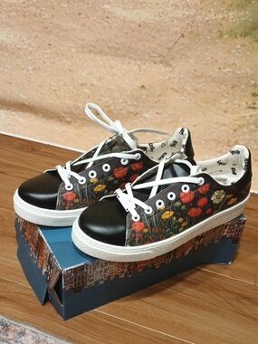 Black Floral Low-Top Women's Sneakers with White Laces